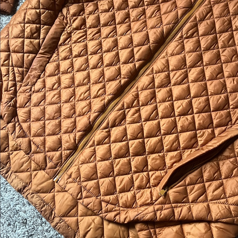 Athleta Puffer Jacket - Picture 5 of 6